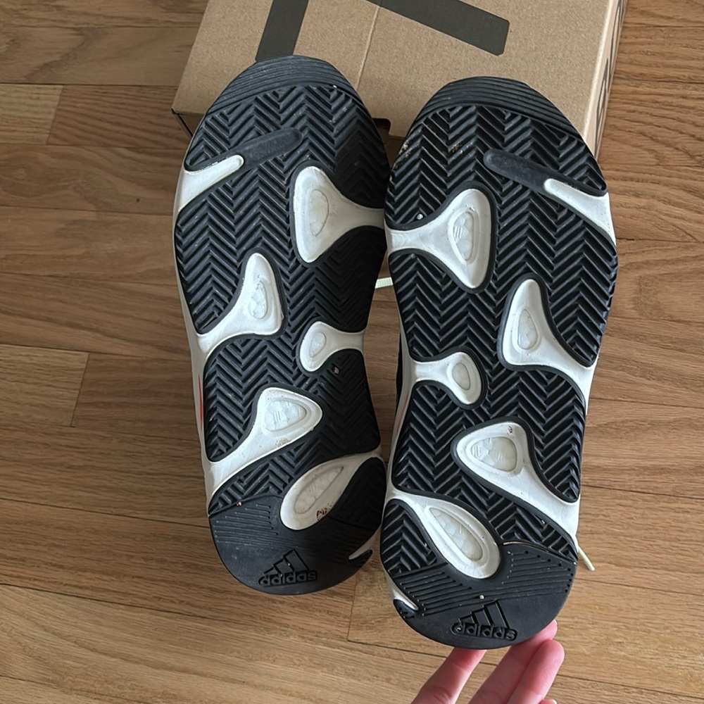 Yeezy 700 Boost Wave Runner B75571 YZY Kanye Sneaker Solid Grey/Chalk White/Core - Picture 9 of 11
